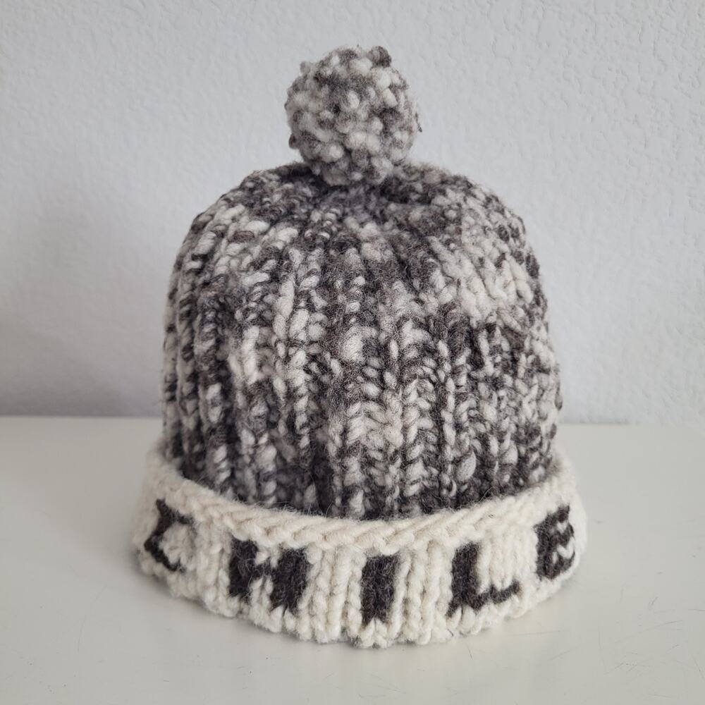 Chile Chunky Knit Winter Hat Womens One Size Gray Cream Pom Pom Ski Beanie